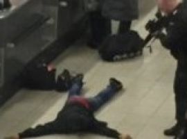 [Homem é detido em aeroporto após gritar que carregava uma bomba]