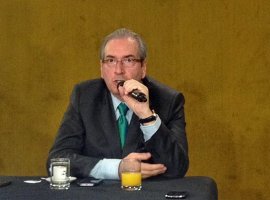 [Deputados protestam contra Cunha e criticam pauta de votações da Câmara]