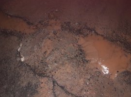 [Vazamento causa desperdício de água no bairro Nova Vitória]