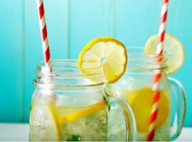 [6 verdades sobre a água com limão: com gastrite pode? E candidíase?]