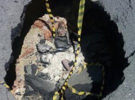 [Cratera expõe motoristas e transeuntes a risco de acidentes no bairro da Gleba C]