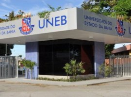 [Professores da saúde param e alunos da Uneb fazem caminhada na Bahia]