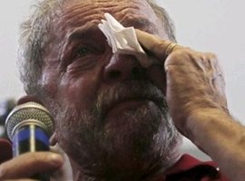 [Lula chora e se 'oferece' como candidato à presidência da República]