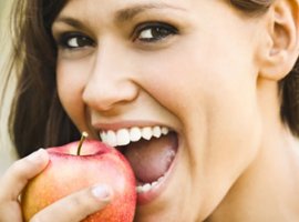 [15 alimentos para clarear os dentes naturalmente]