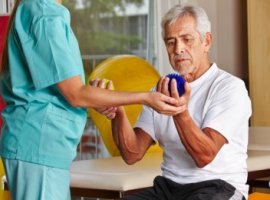 [Musculação e fisioterapia: os melhores remédios na prevenção da artrite]