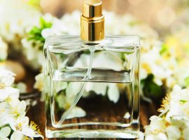 [8 melhores áreas do corpo para passar perfume e o cheiro durar MUITO mais]