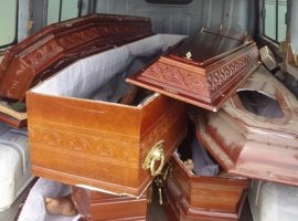 [Indigentes de São Paulo são enterrados nus e em caixões abertos]