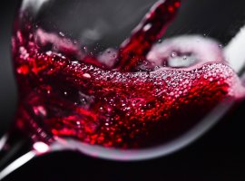 [Composto do vinho pode impedir doença incurável em mulheres]