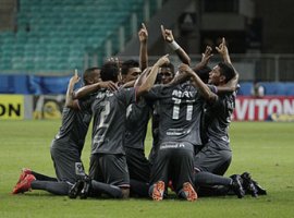 [Bahia goleia o Boa Esporte na Fonte Nova e assume liderança da Série B]