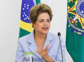 [Em meio à crise, Dilma antecipa para hoje reunião com ministros]