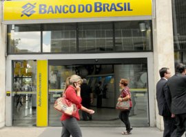 [Banco do Brasil chama clientes de migo e parça e gera revolta]