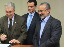 [Prefeito Ademar se reúne com dois ministros em Brasília]