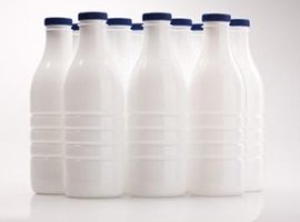 [Pesquisadores desenvolvem garrafa que aumenta prazo de validade do leite]