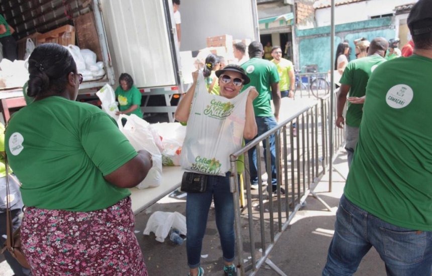 Tranquilidade e organização marcam o 1º dia de entrega da cesta de Natal | Camaçari Notícias Tranquilidade e organização marcam o 1º dia de entrega da cesta de Natal | Camaçari Notícias
