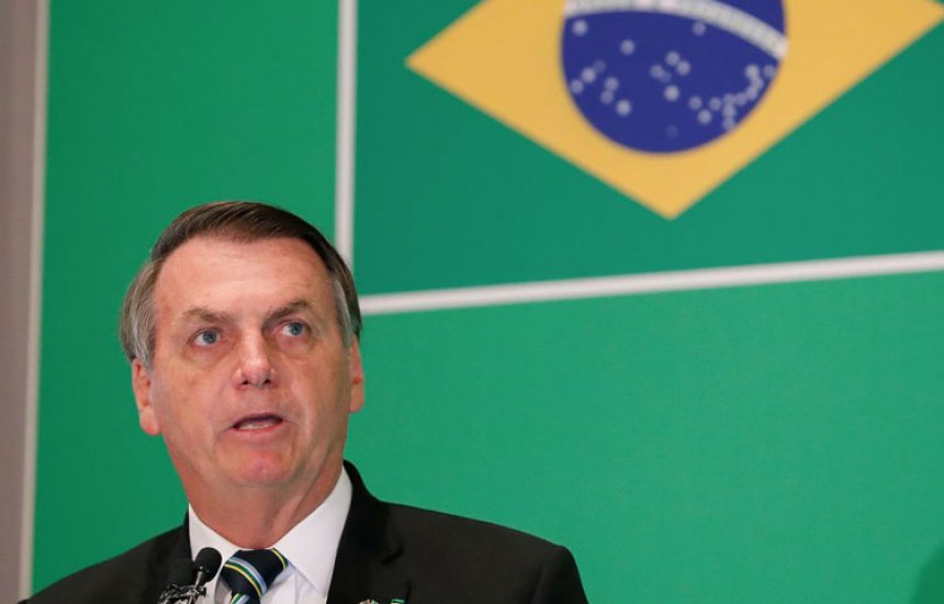 [Bolsonaro diz que crise do vírus 'não é isso tudo' que a mídia propaga]