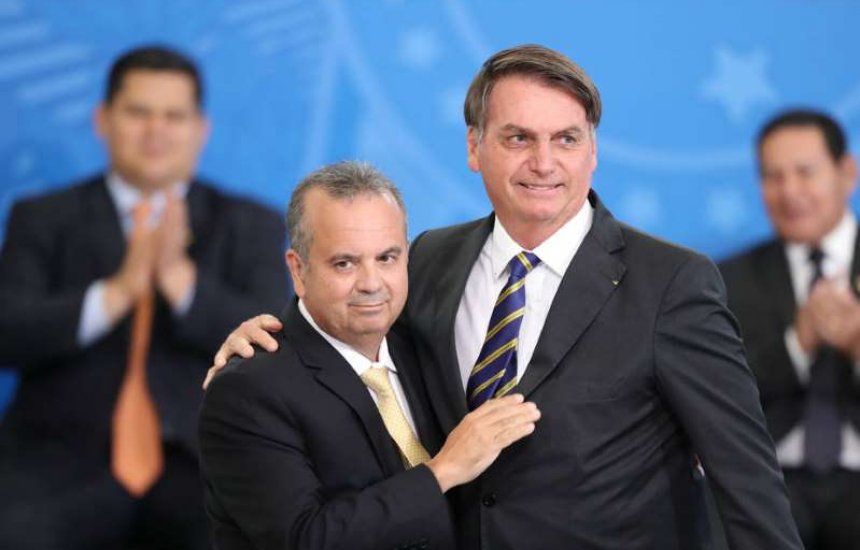 [Bolsonaro faz nova ofensiva no Nordeste e Eduardo busca candidatura de direita]