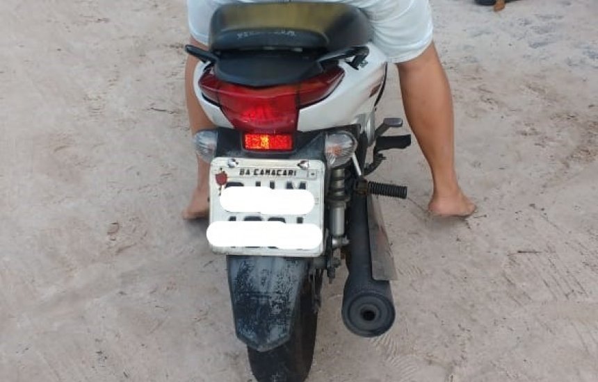 [Polícia Militar recupera moto roubada na Avenida Jorge Amado]