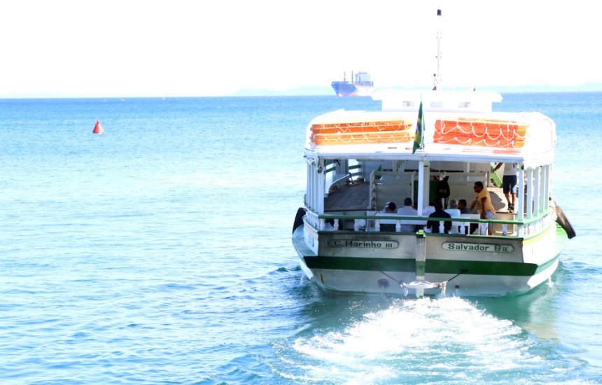 [Seis embarcações operam na travessia Salvador-Mar Grande]