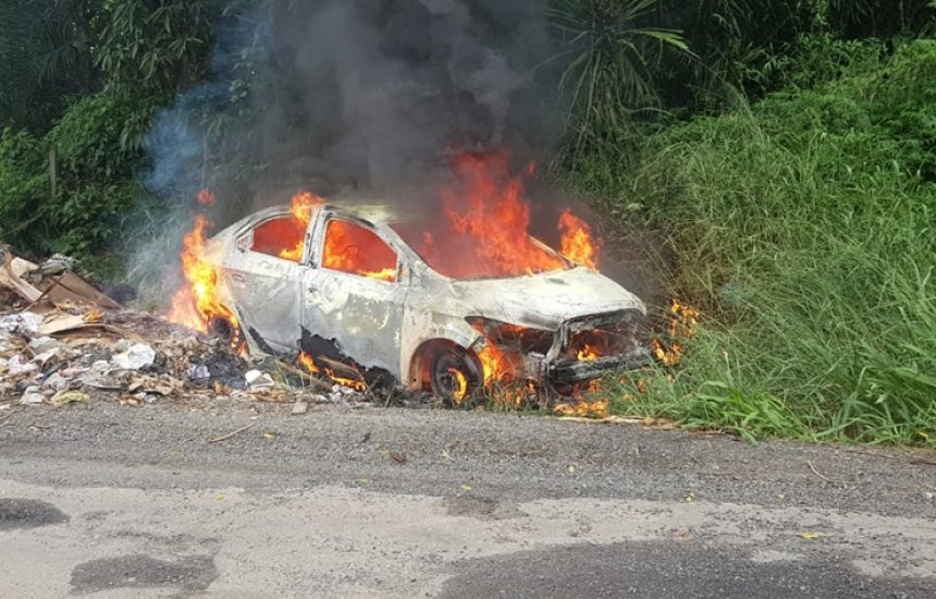 [Simões Filho: motorista por aplicativo é resgatado dentro de carro em chamas após sequestro]