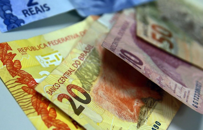[Bolsonaro sanciona lei que confirma valor do salário mínimo de 2020 em R$ 1.045]