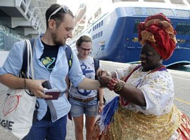 [Cruzeiros marítimos trazem 50 mil turistas para a Bahia até o Carnaval]