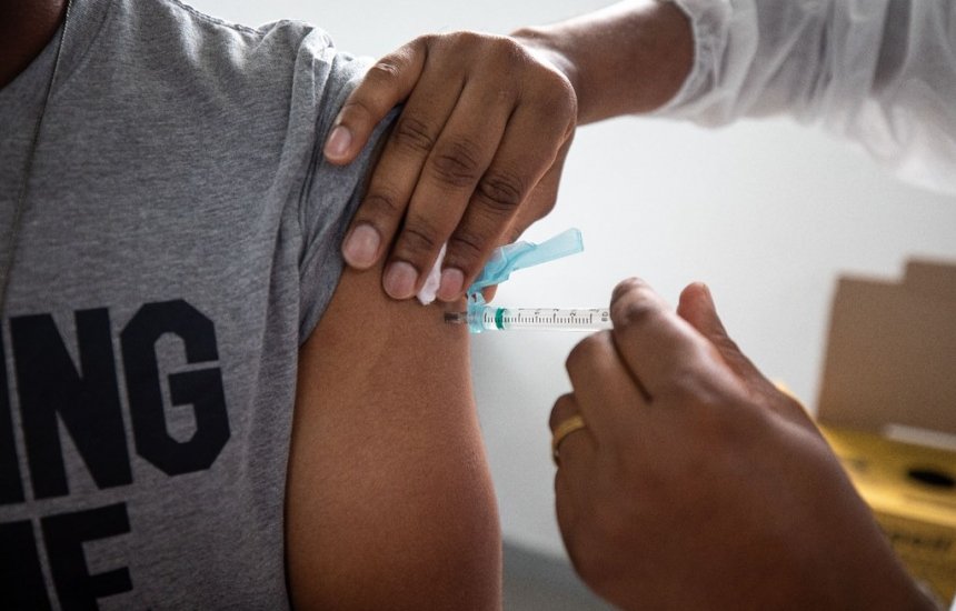 [Covid-19: vacinação segue para todos os públicos nesta terça (25) em Camaçari]