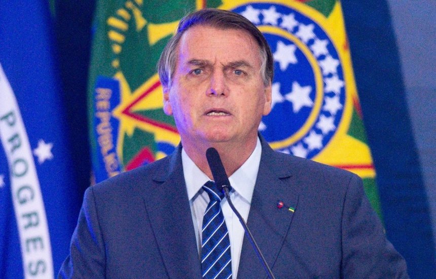 Bolsonaro anuncia reajuste de 33,24% no piso salarial dos professores
