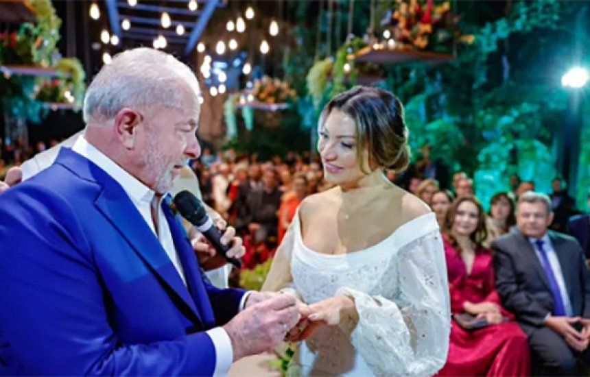 [Casamento do ex-presidente Lula e Janja reúne políticos e artistas]