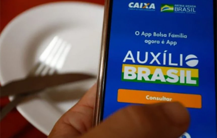 [Bolsonaro sanciona MP que torna Auxílio Brasil de R$ 400 permanente]