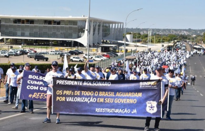 [PRFs baianos participam de marcha nacional pela valorização da categoria em Brasília]