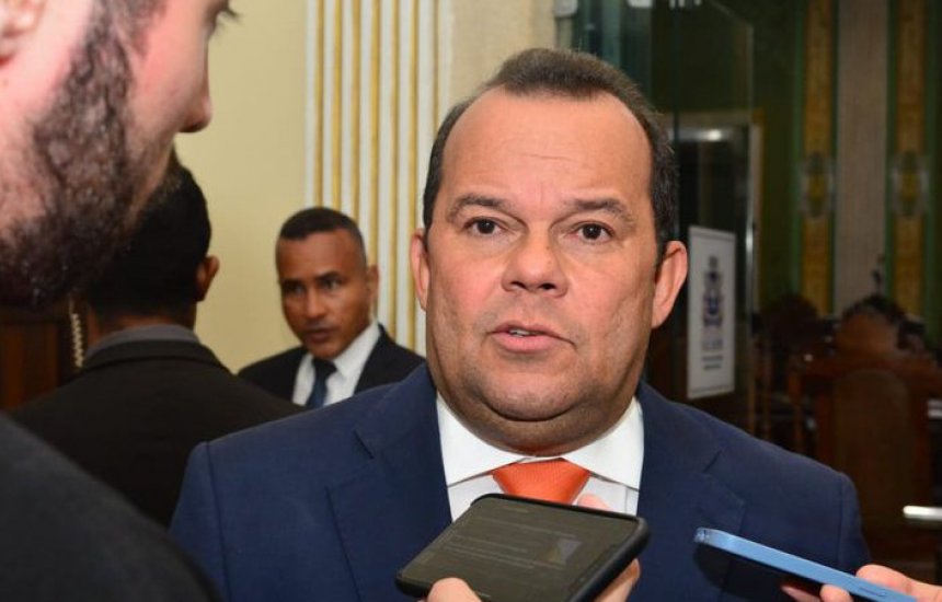 [Presidente da Câmara de Salvador alega ‘questões de segurança’ e suspende sessão]